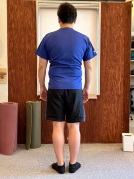 太りすぎてダイエットを始める決意をした男性の後ろ姿